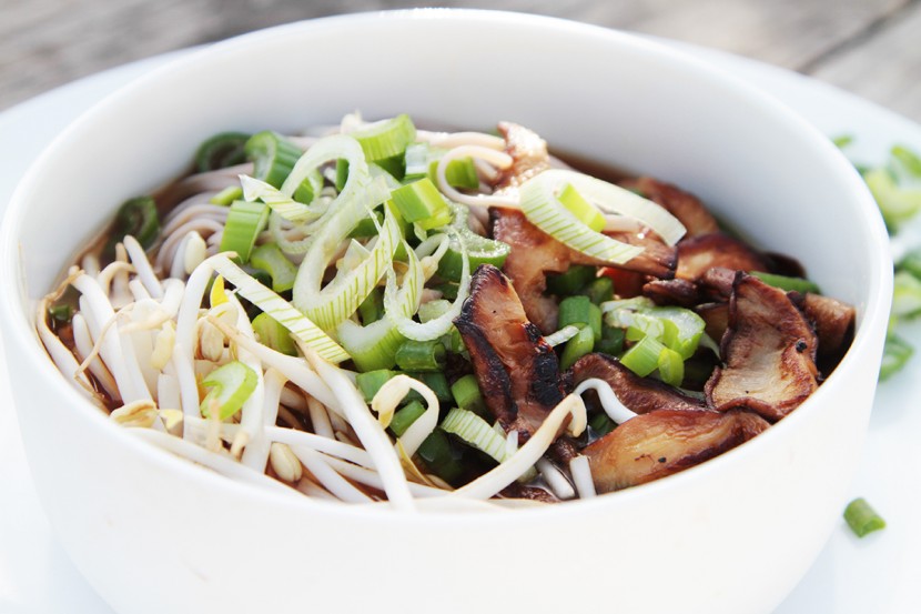 Sobanoedels met shiitake en miso