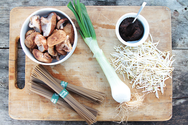 Sobanoedels met shiitake en miso